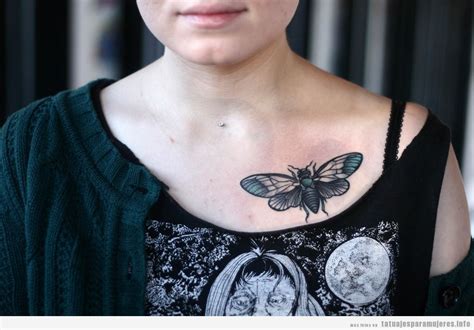 tatuajes entre los senos|Tatuajes para mujeres en el PECHO: 30 diseños ATREVIDOS y。